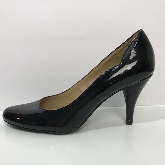 Bandolino Shoes - Bandolino Black Pumps. Size 7 M